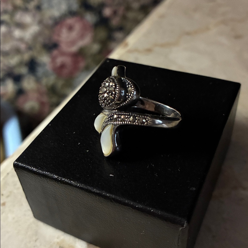 Elegant Silver tone and Marquisite Women's Ring